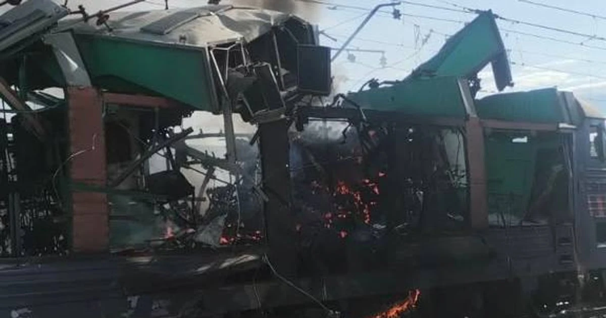 Пошкоджений локомотив пасажирського поїзда після влучення безпілотника, 24 липня 2026 року, Дніпропетровська область