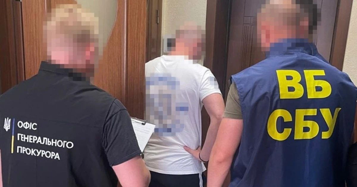 Робоче місце та вилучені кошти під час обшуків у справі заступника голови Хмельницької ОВА