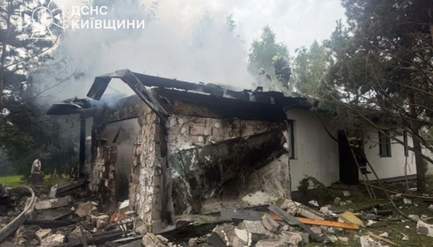 Наслідки атаки ворожих БпЛА на Київщині, фото ДСНС