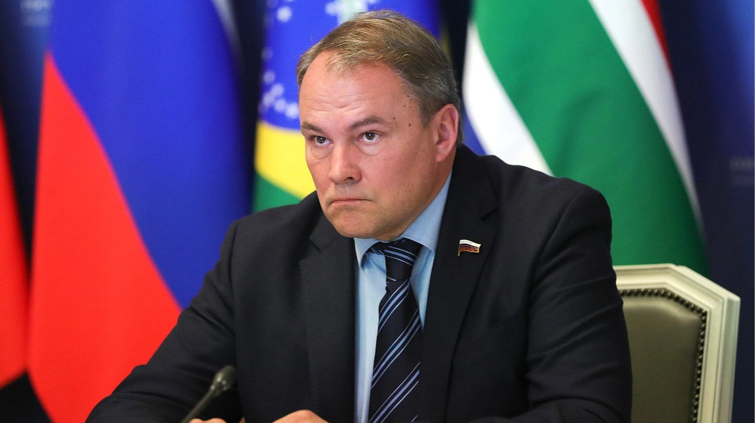 Петро Толстой у студії російського ток-шоу «Время покажет»