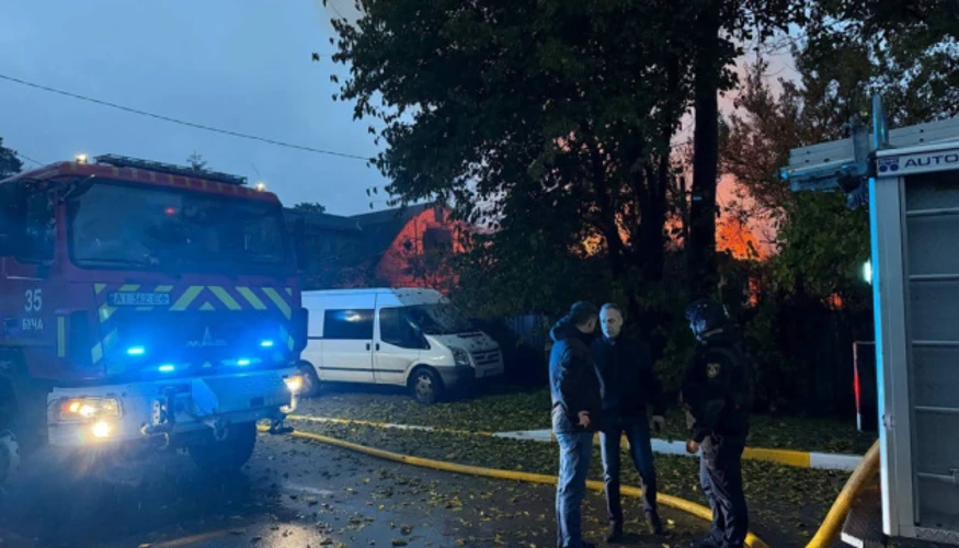 Пошкоджені приватні будинки в Ірпені після нічного обстрілу 19 жовтня